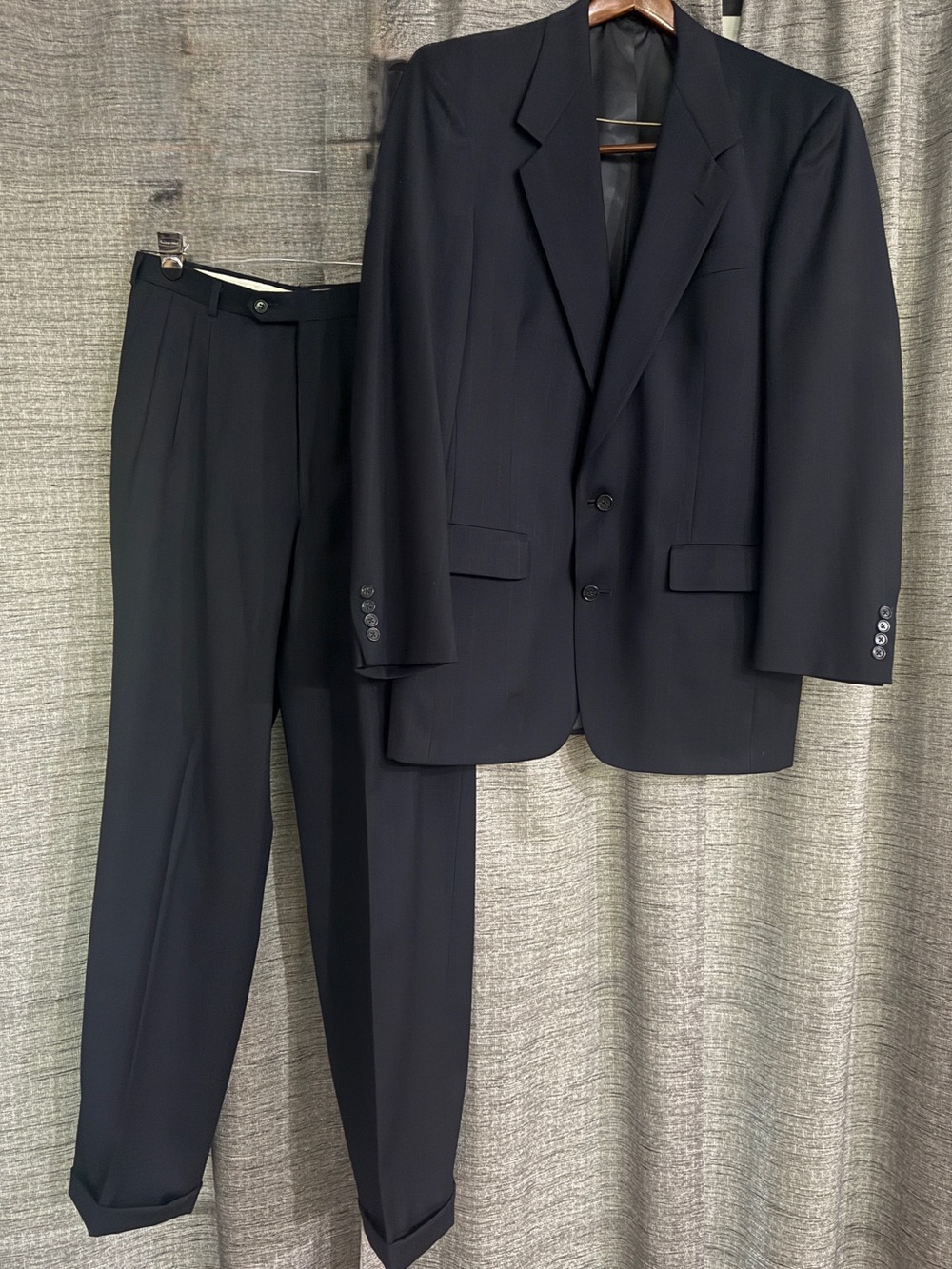 Austin Reed Men's Dark Navy Pinstriped Two-Piece Suit (Jacket-40L Pants-32x34")